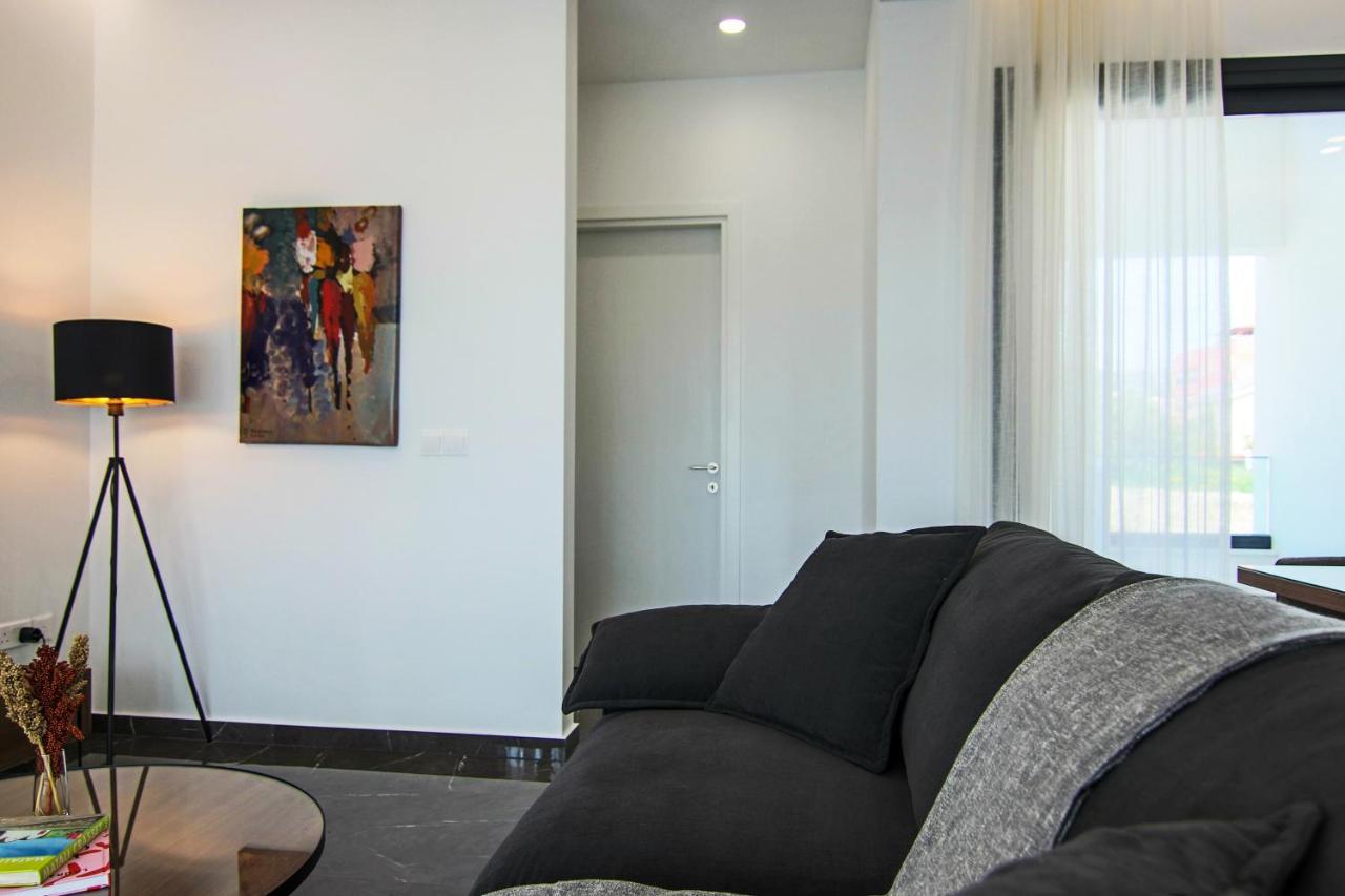 Phaedrus Living: City View Anna Residence 101 레메소스 외부 사진
